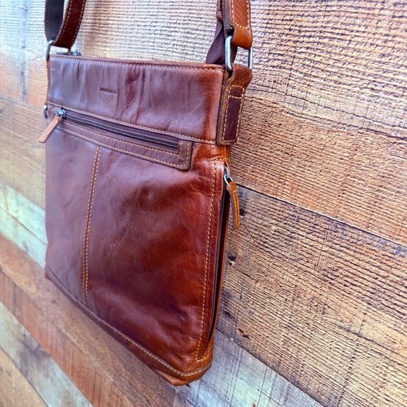 Unisex Jack Georges Voyagers Collection Leather Crossbody - Picture 4 of 16